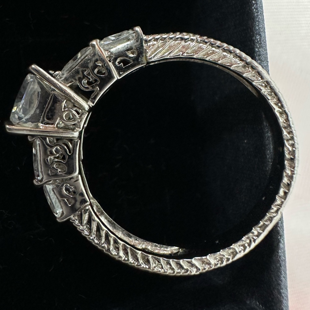 Gorgeous Sterling Silver & CZ Emerald Cut Diamond Ring - Picture 7 of 10